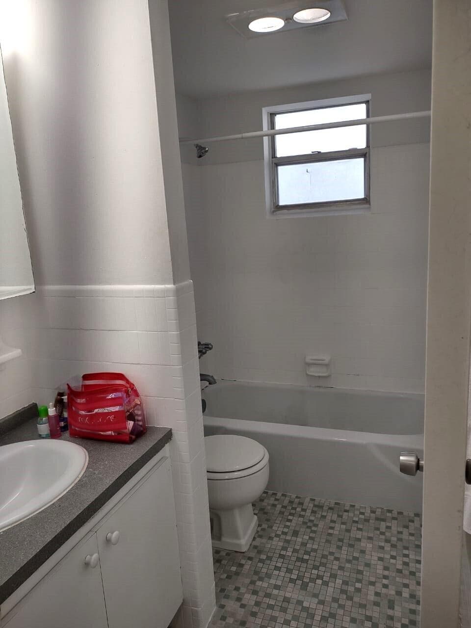 1100 NE 1st Court 305, Hallandale Beach, FL 33009 5