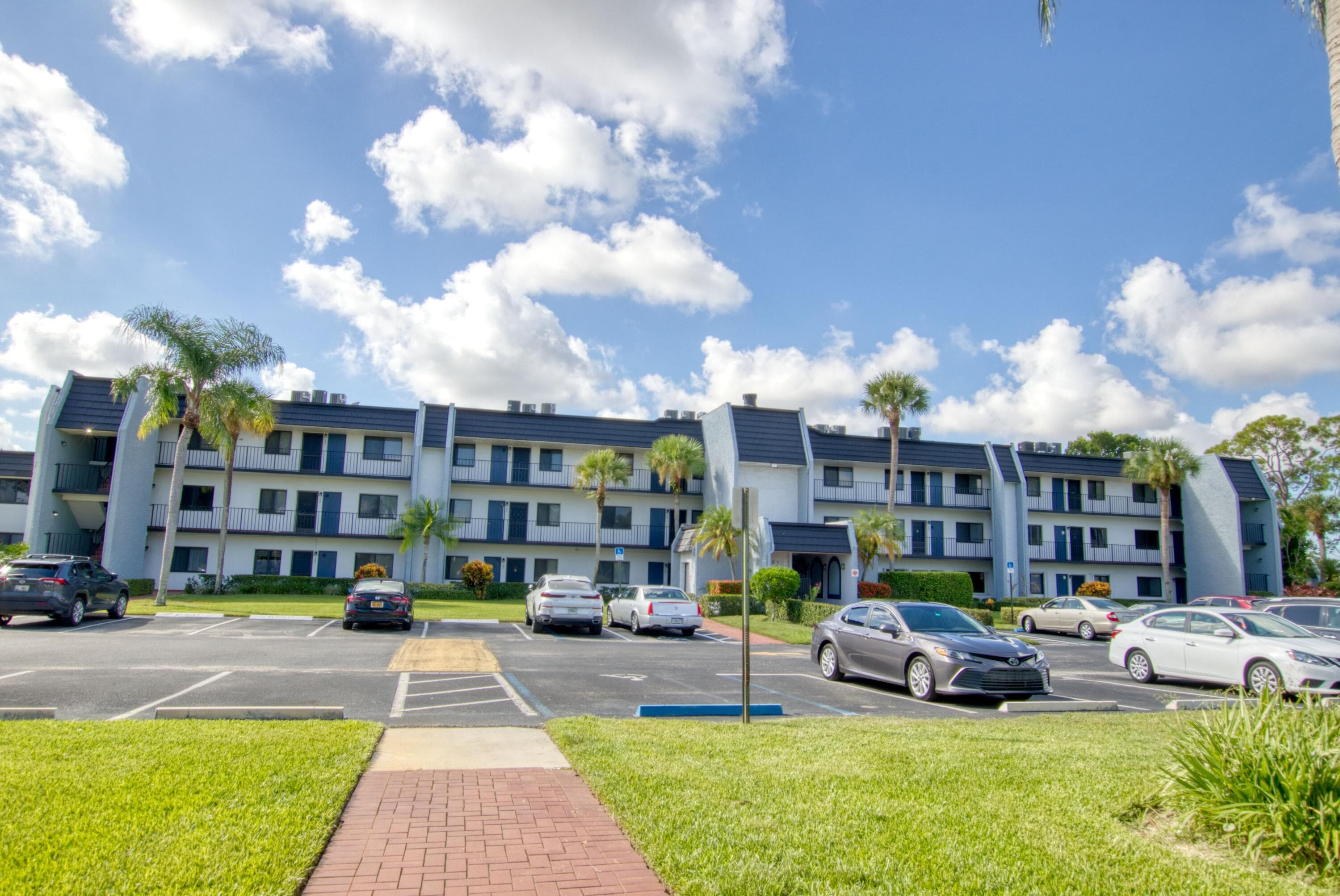 4260 D Este Court 102, Lake Worth, FL 33467 19