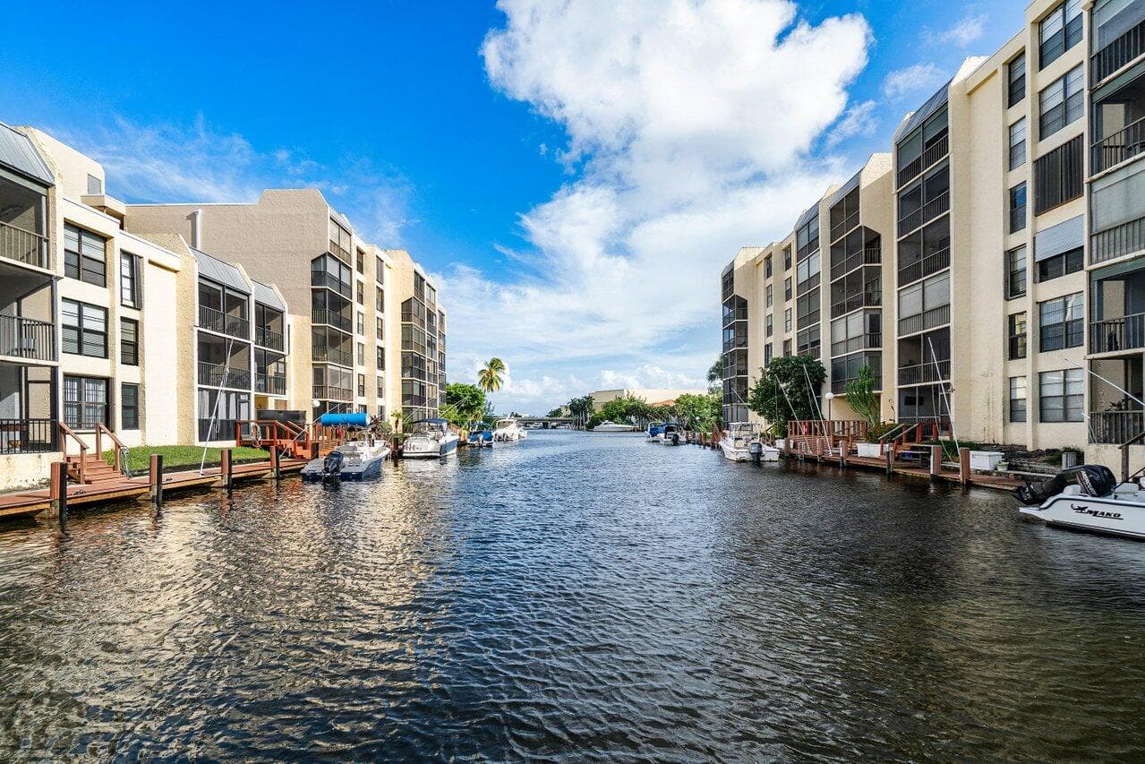 7 Royal Palm Way 507, Boca Raton, FL 33432 37