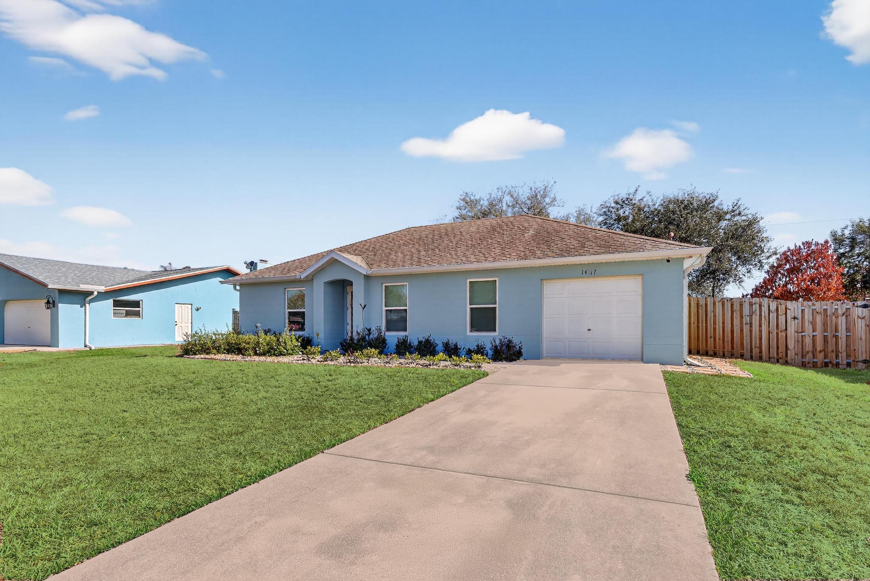 1011 SE Euclid Lane, Port St. Lucie, FL 34983 2