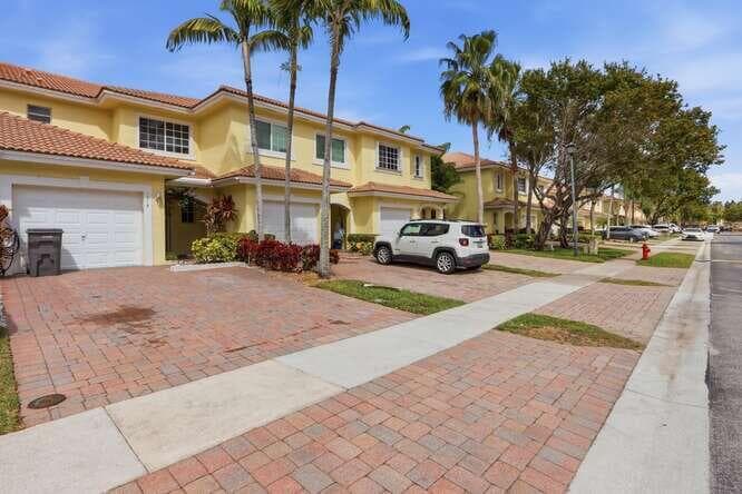 1218 Imperial Lake Road, West Palm Beach, FL 33413 2