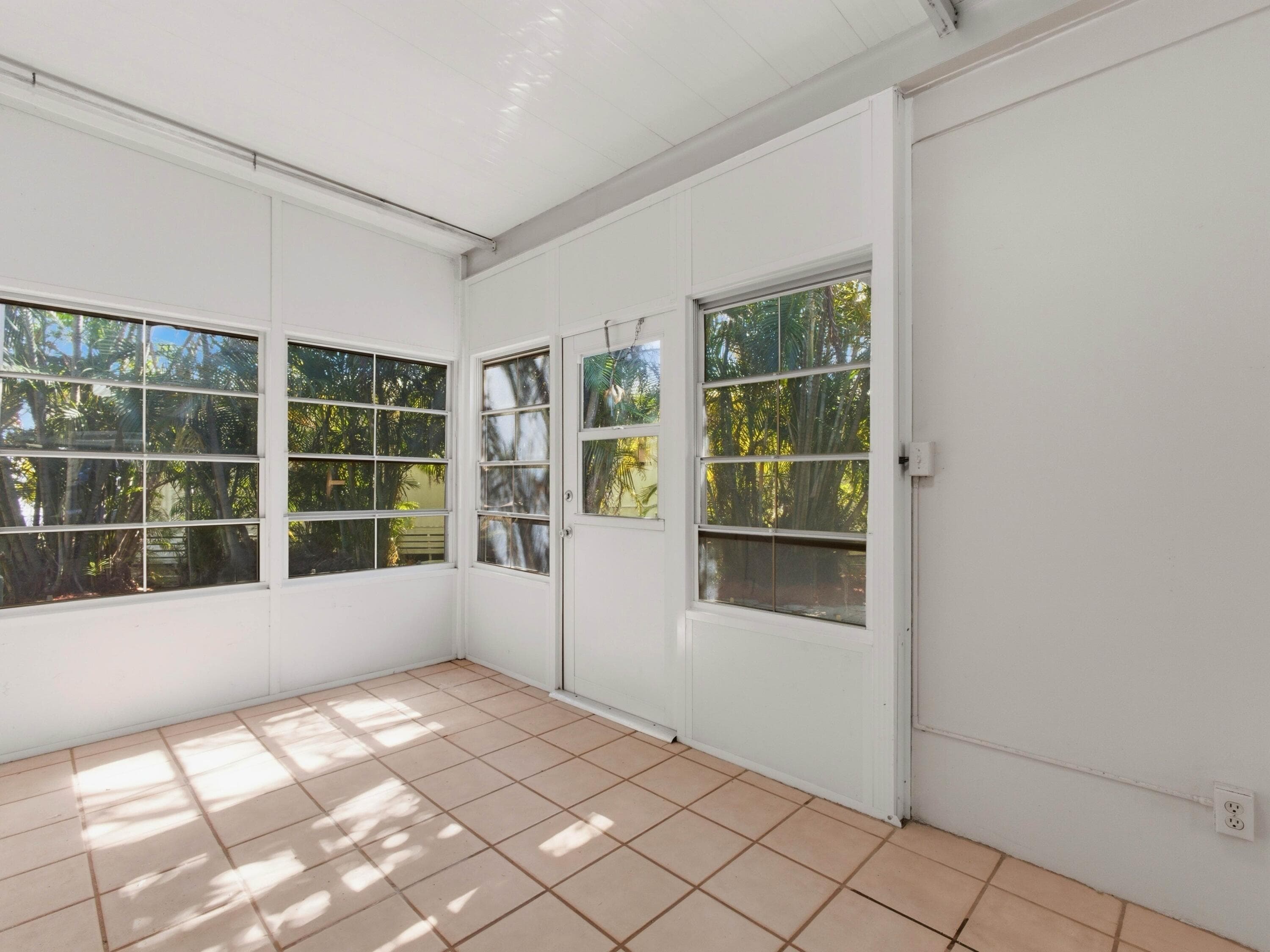 8903 Oak Street, Boynton Beach, FL 33436 32