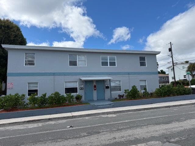 1913 Division Avenue, West Palm Beach, FL 33407 3
