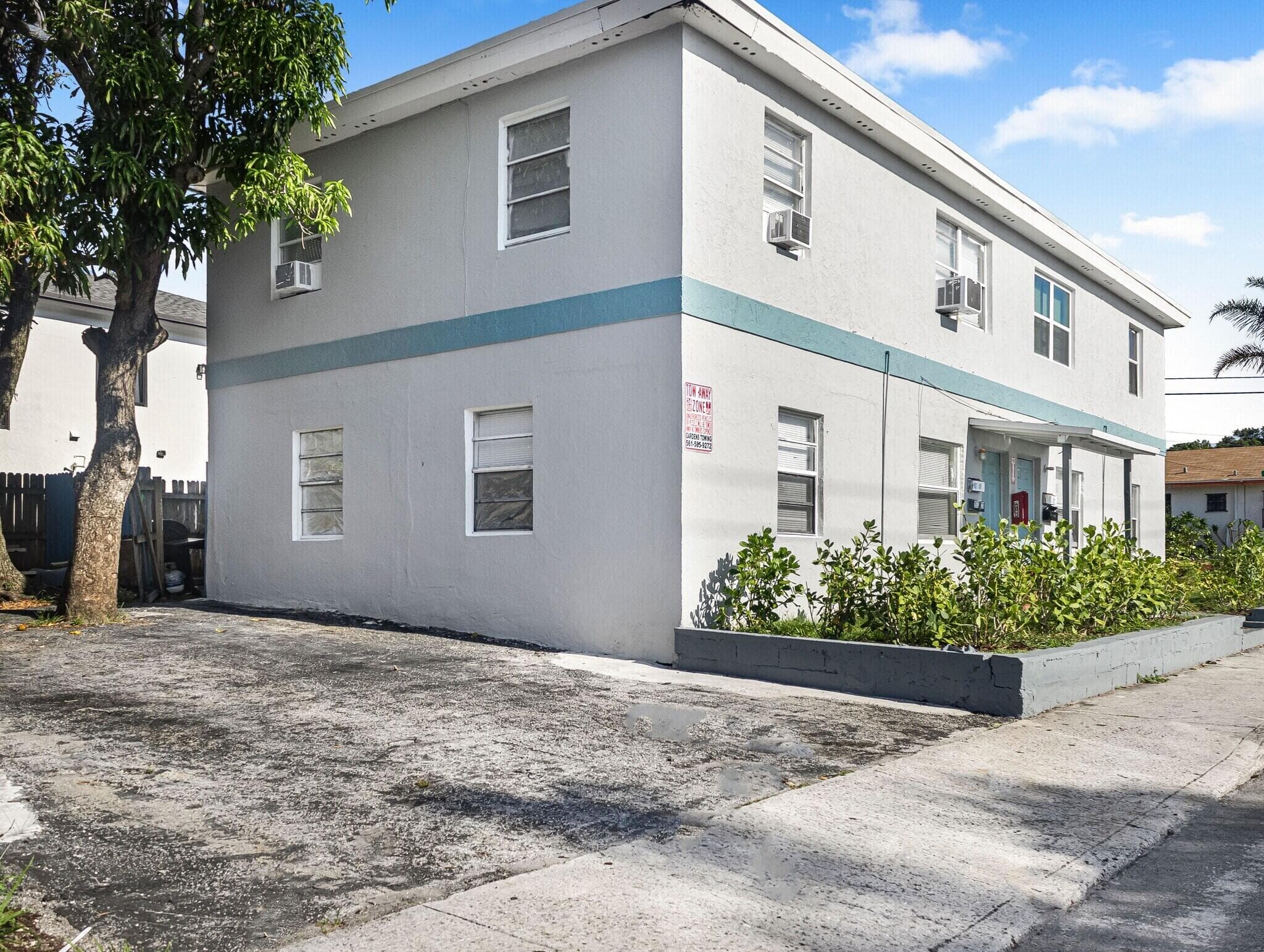 1913 Division Avenue, West Palm Beach, FL 33407 12