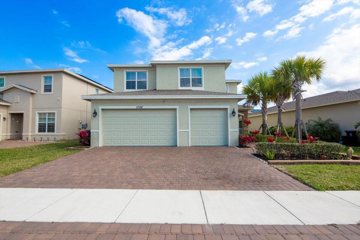 1700 NW Vivanco Street, Port St. Lucie, FL 34986 2