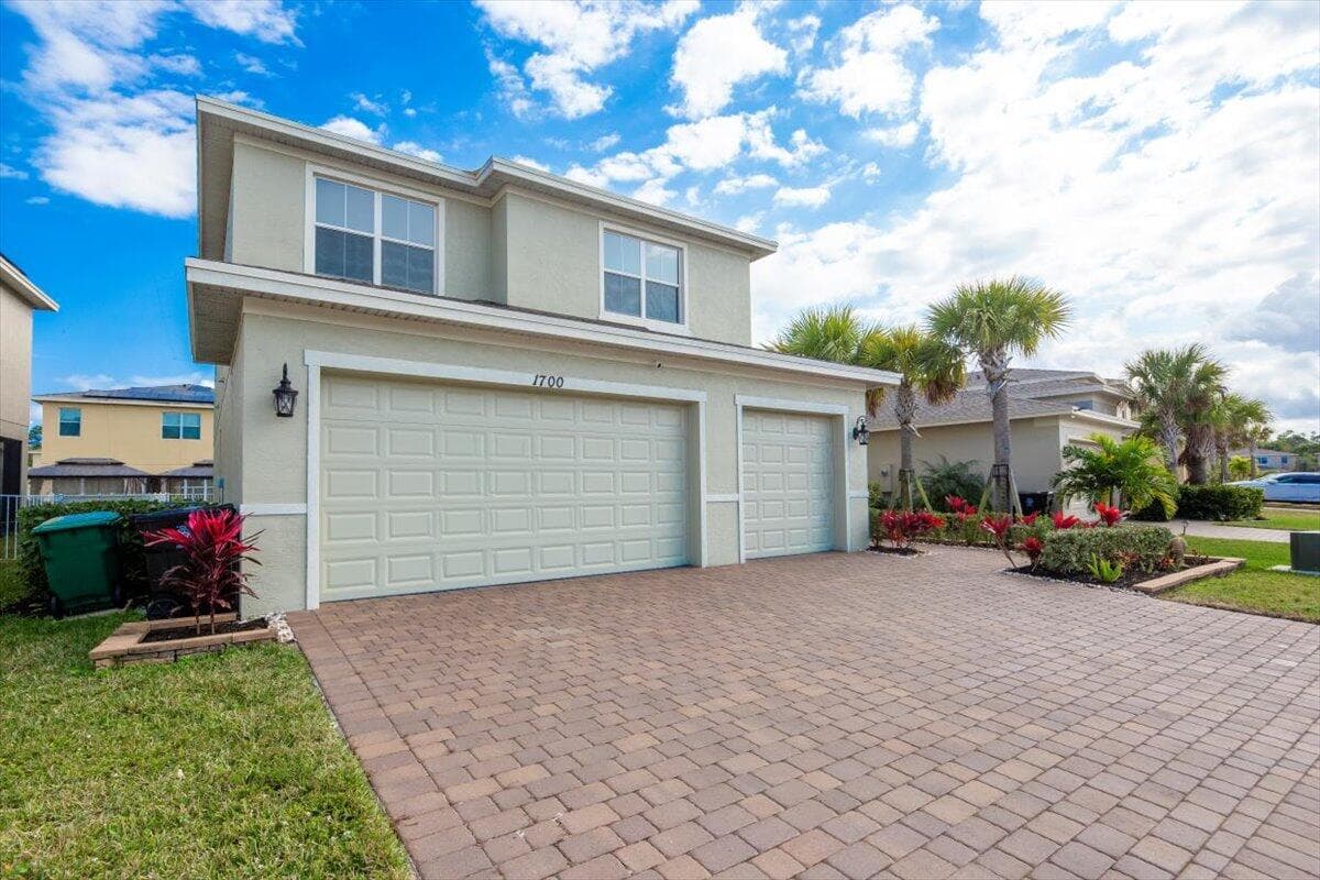 1700 NW Vivanco Street, Port St. Lucie, FL 34986 4