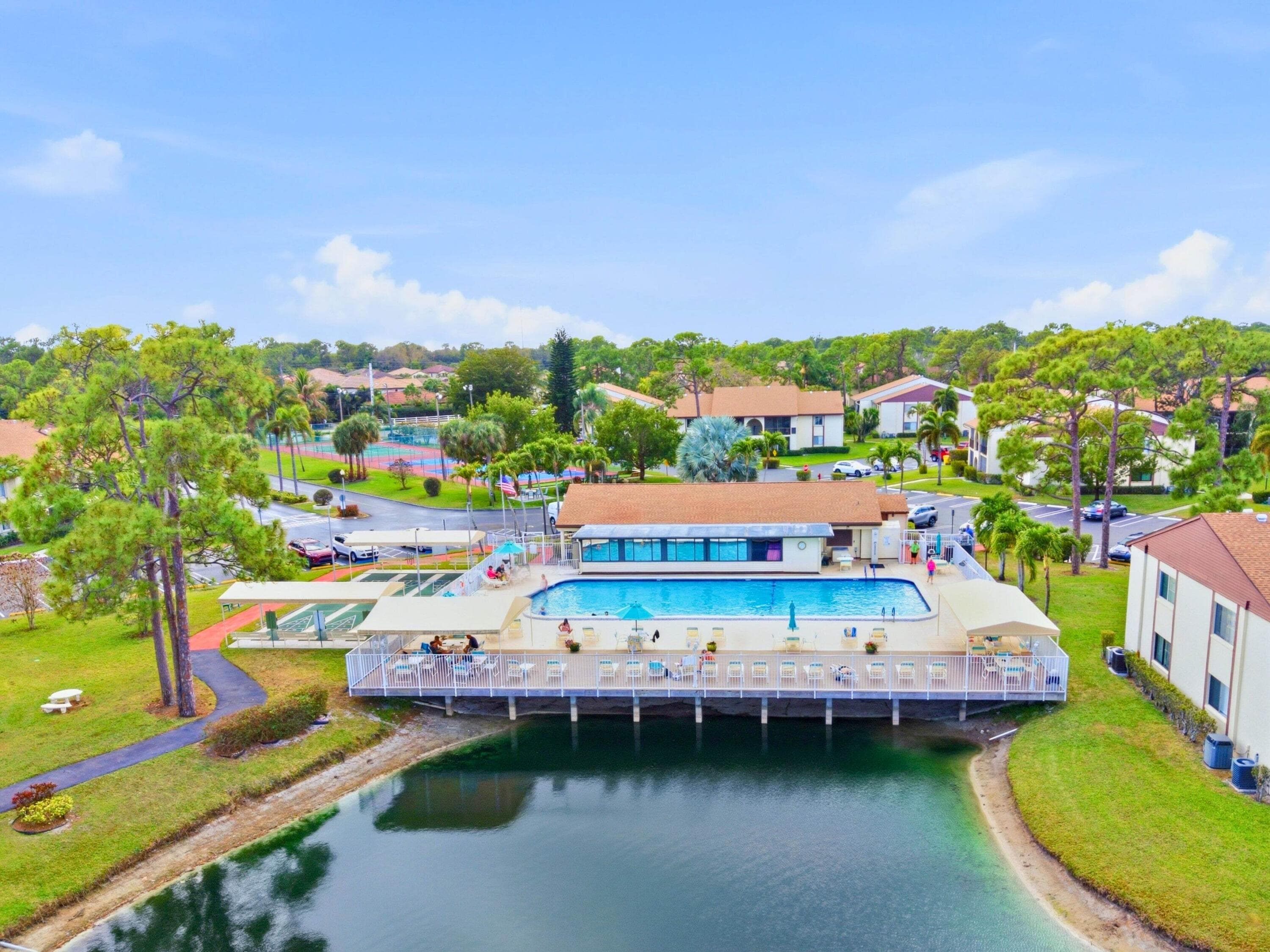 331 Knotty Pine Circle D-2, Greenacres, FL 33463 35