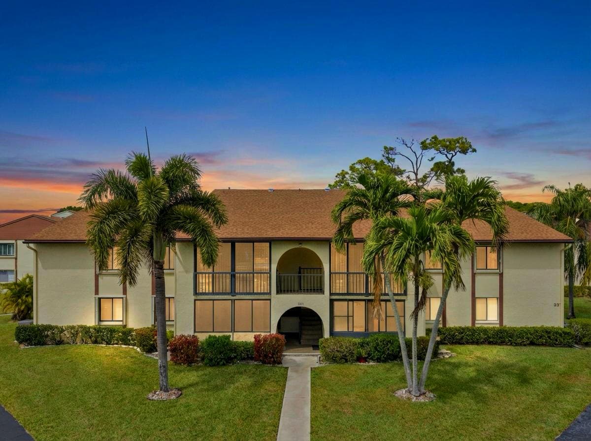 331 Knotty Pine Circle D-2, Greenacres, FL 33463 2