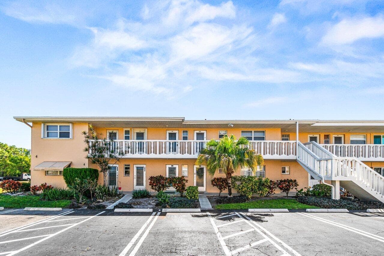 2121 NE 1st Court 202, Boynton Beach, FL 33435