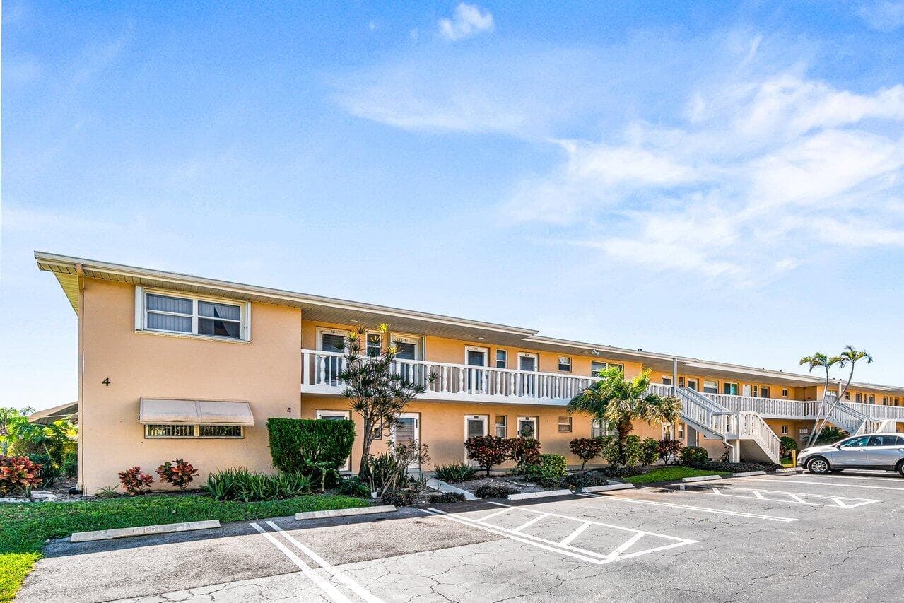 2121 NE 1st Court 202, Boynton Beach, FL 33435 2