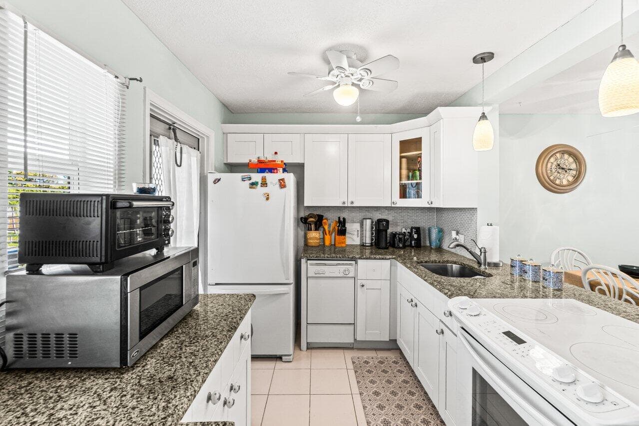 2121 NE 1st Court 202, Boynton Beach, FL 33435 4
