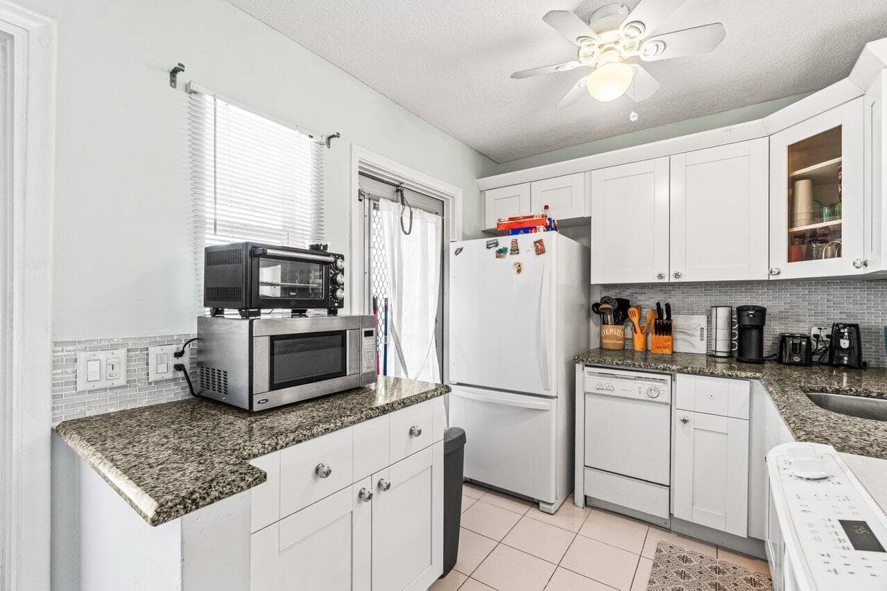 2121 NE 1st Court 202, Boynton Beach, FL 33435 7