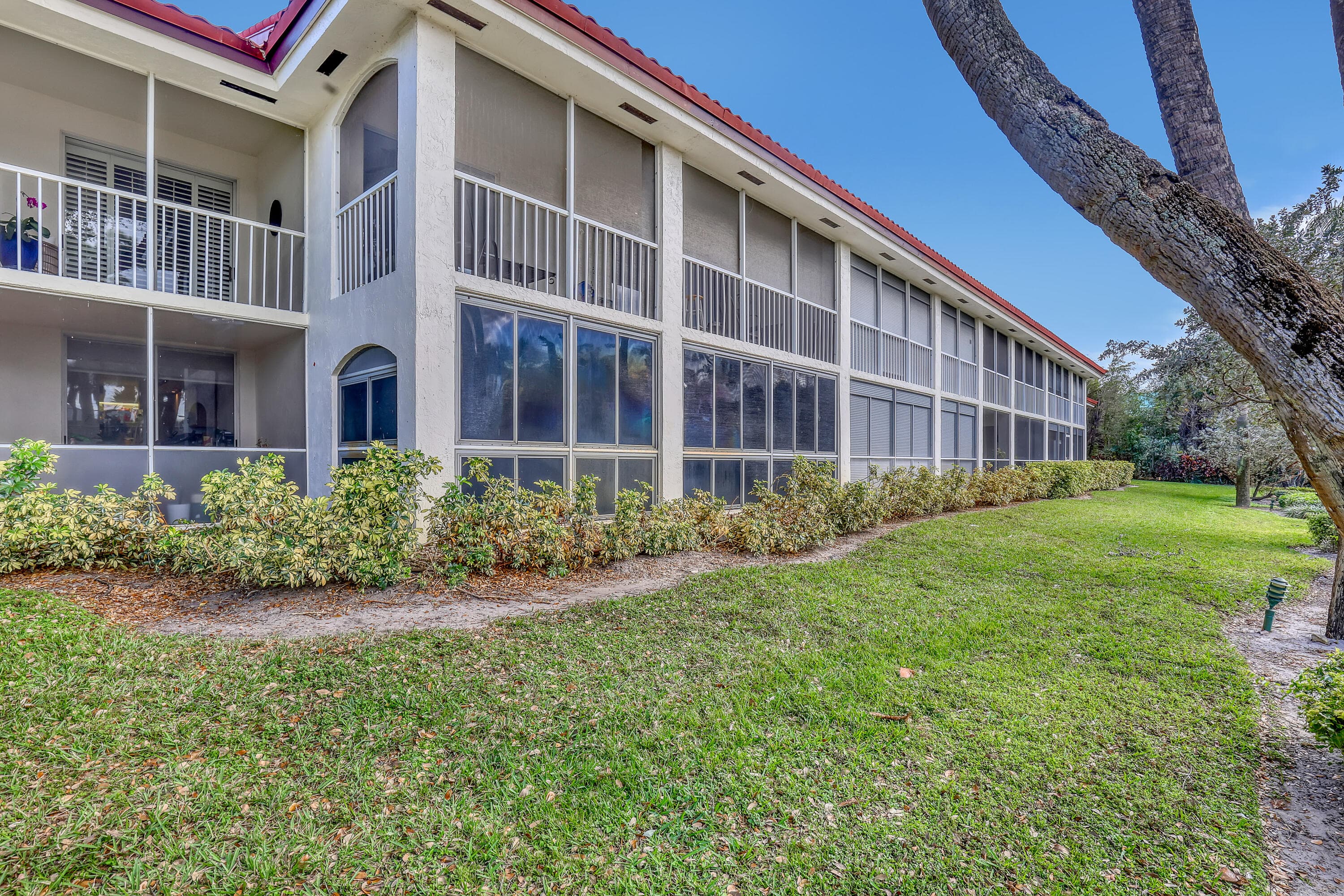 105 Half Moon Circle F1, Hypoluxo, FL 33462 18
