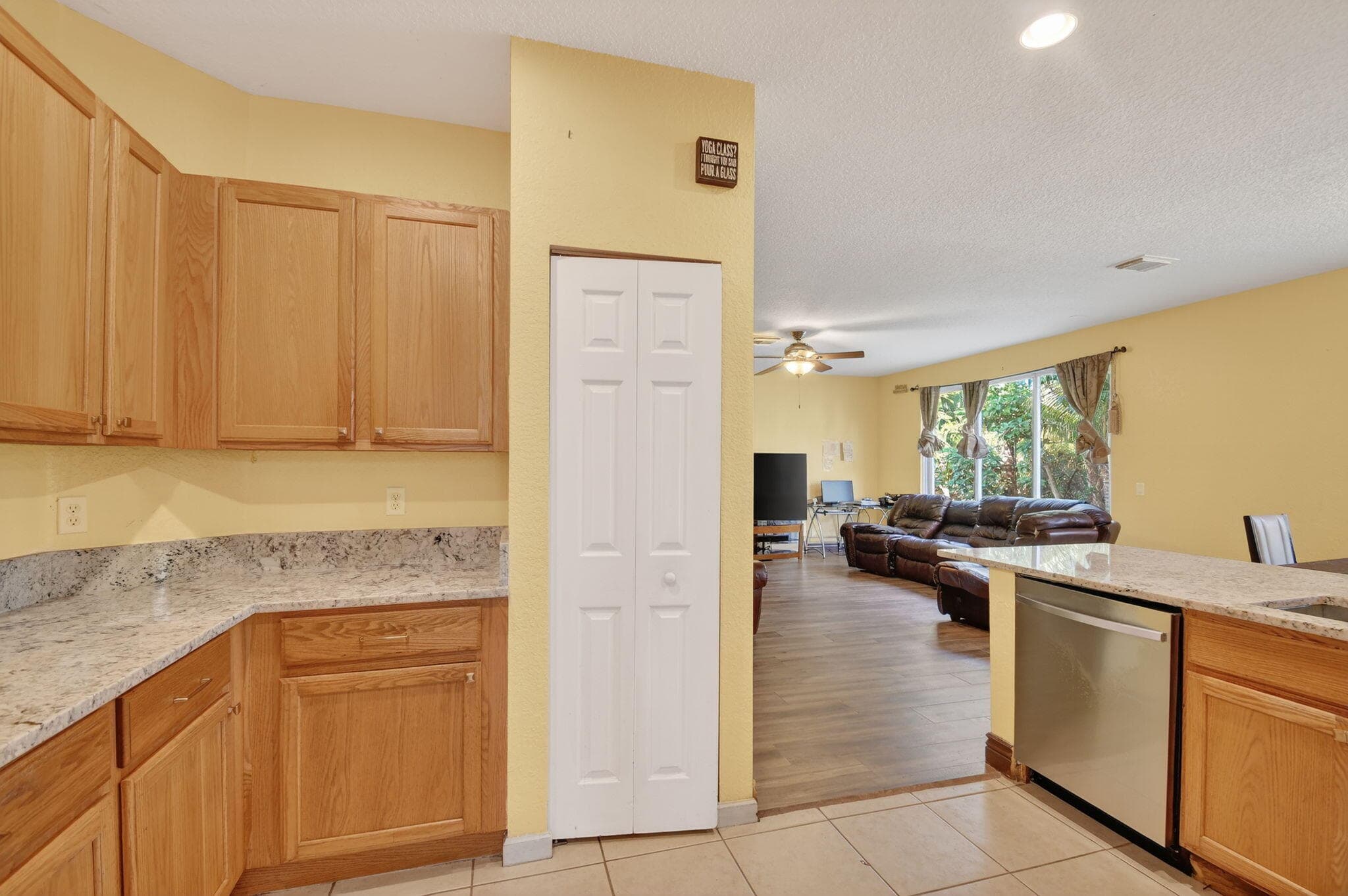 876 Gazetta Way, West Palm Beach, FL 33413 19