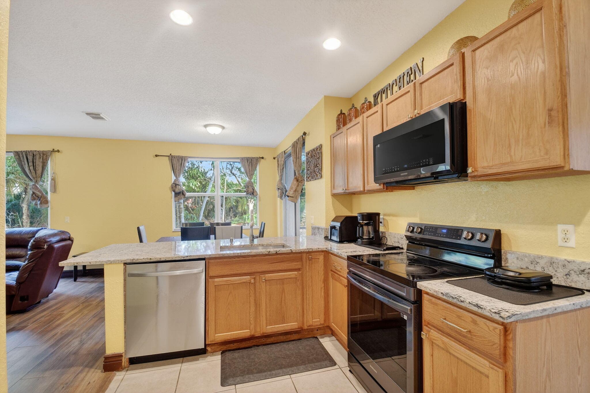876 Gazetta Way, West Palm Beach, FL 33413 20