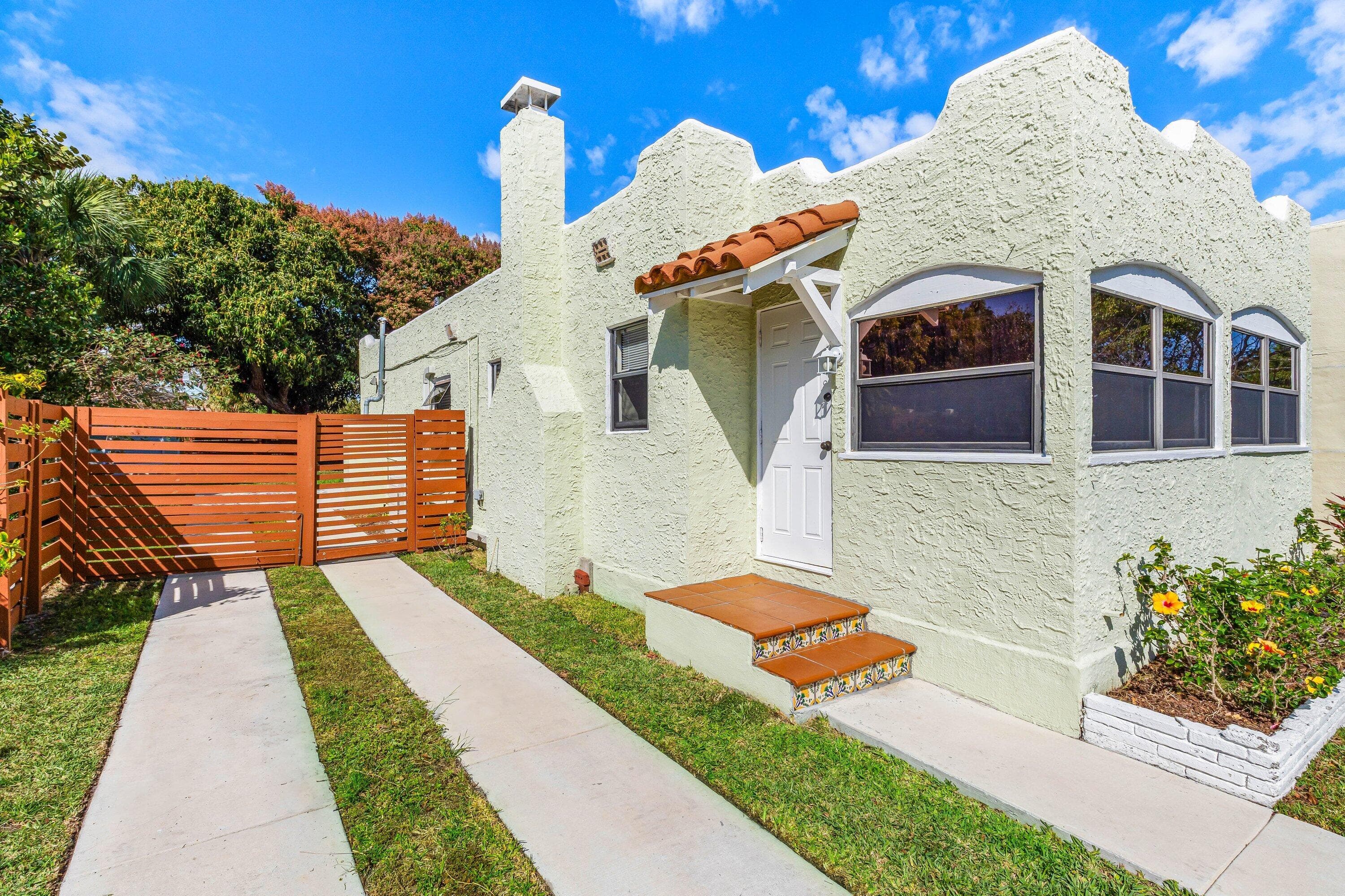 921 S M Street, Lake Worth Beach, FL 33460