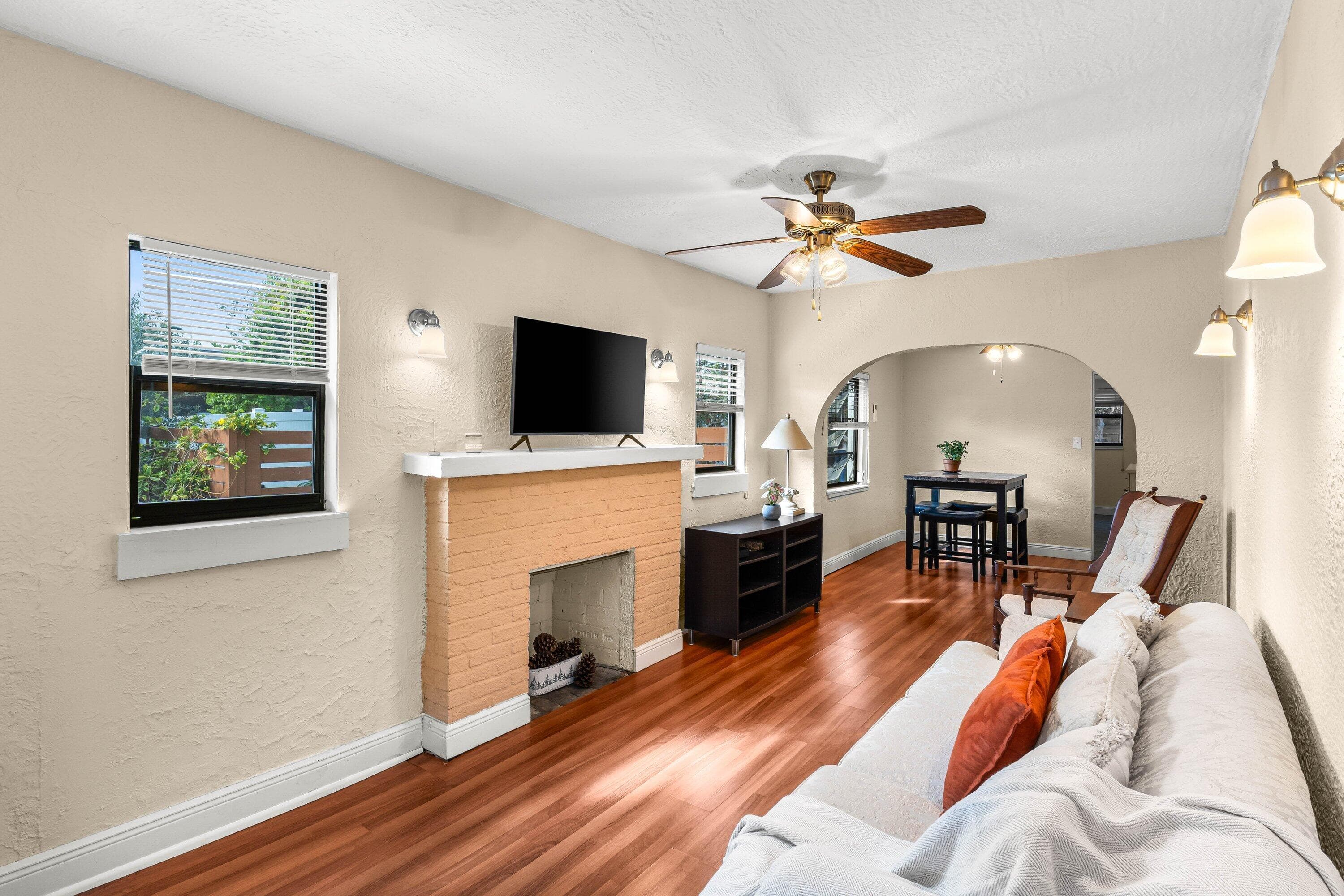 921 S M Street, Lake Worth Beach, FL 33460 2