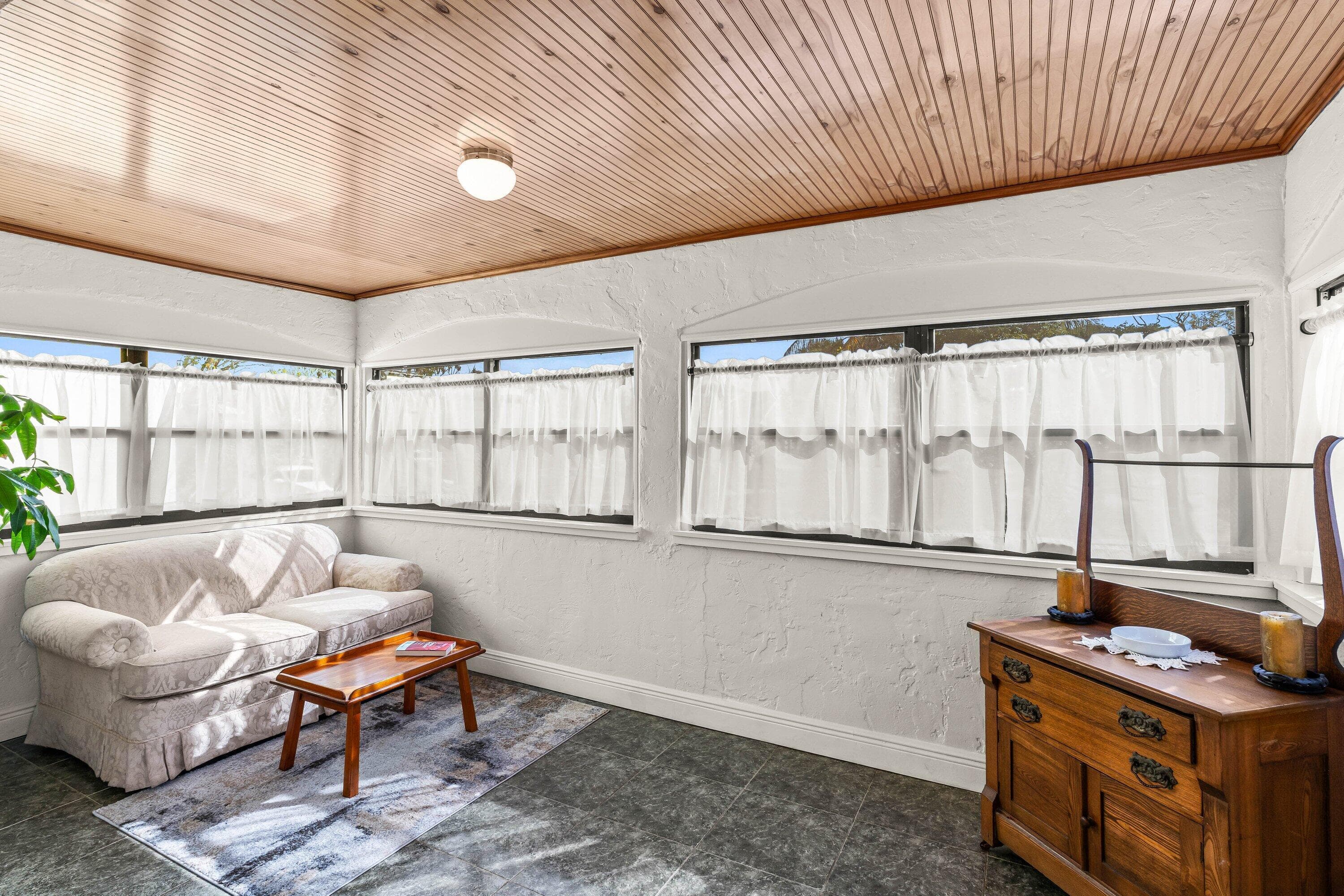 921 S M Street, Lake Worth Beach, FL 33460 4