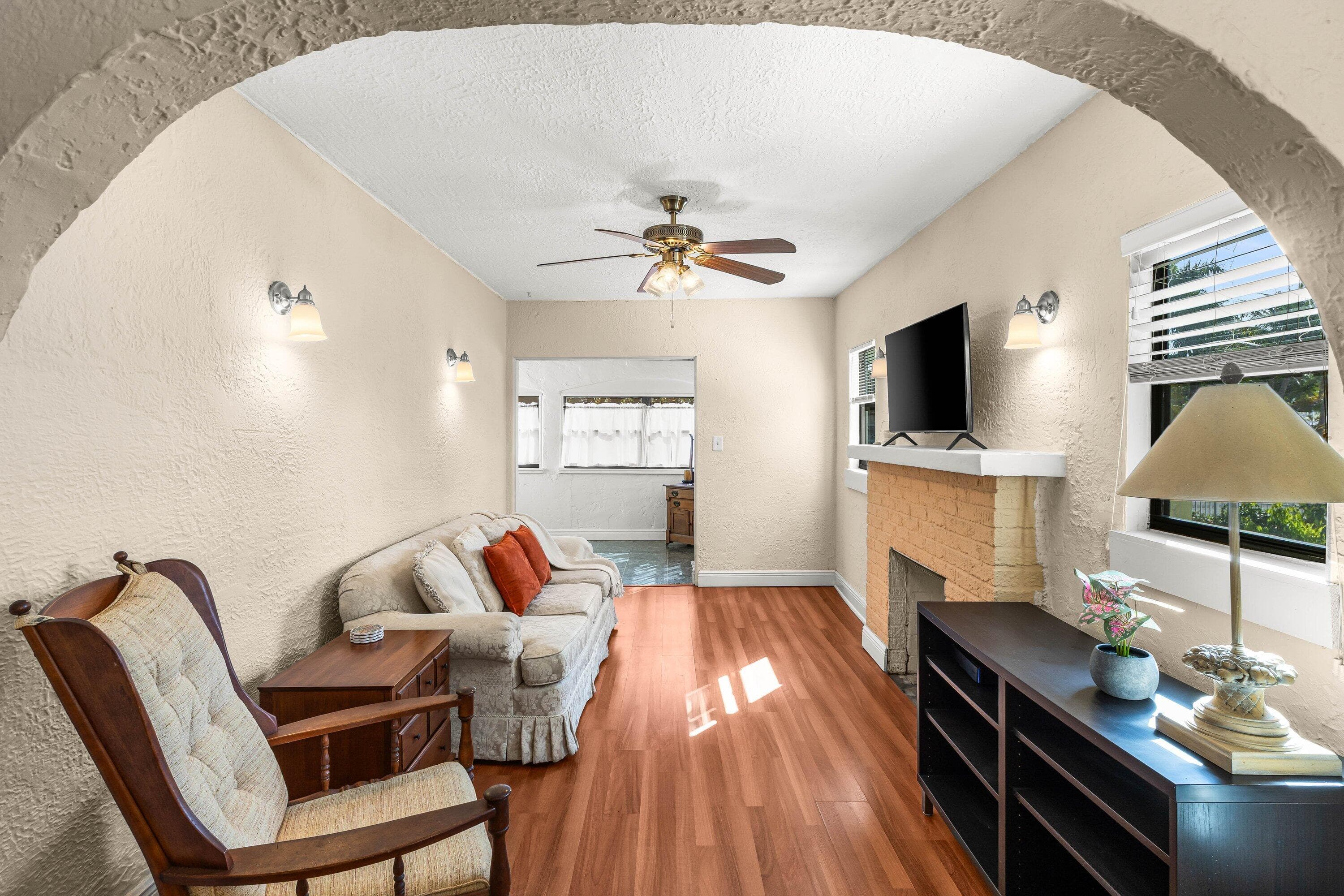 921 S M Street, Lake Worth Beach, FL 33460 6