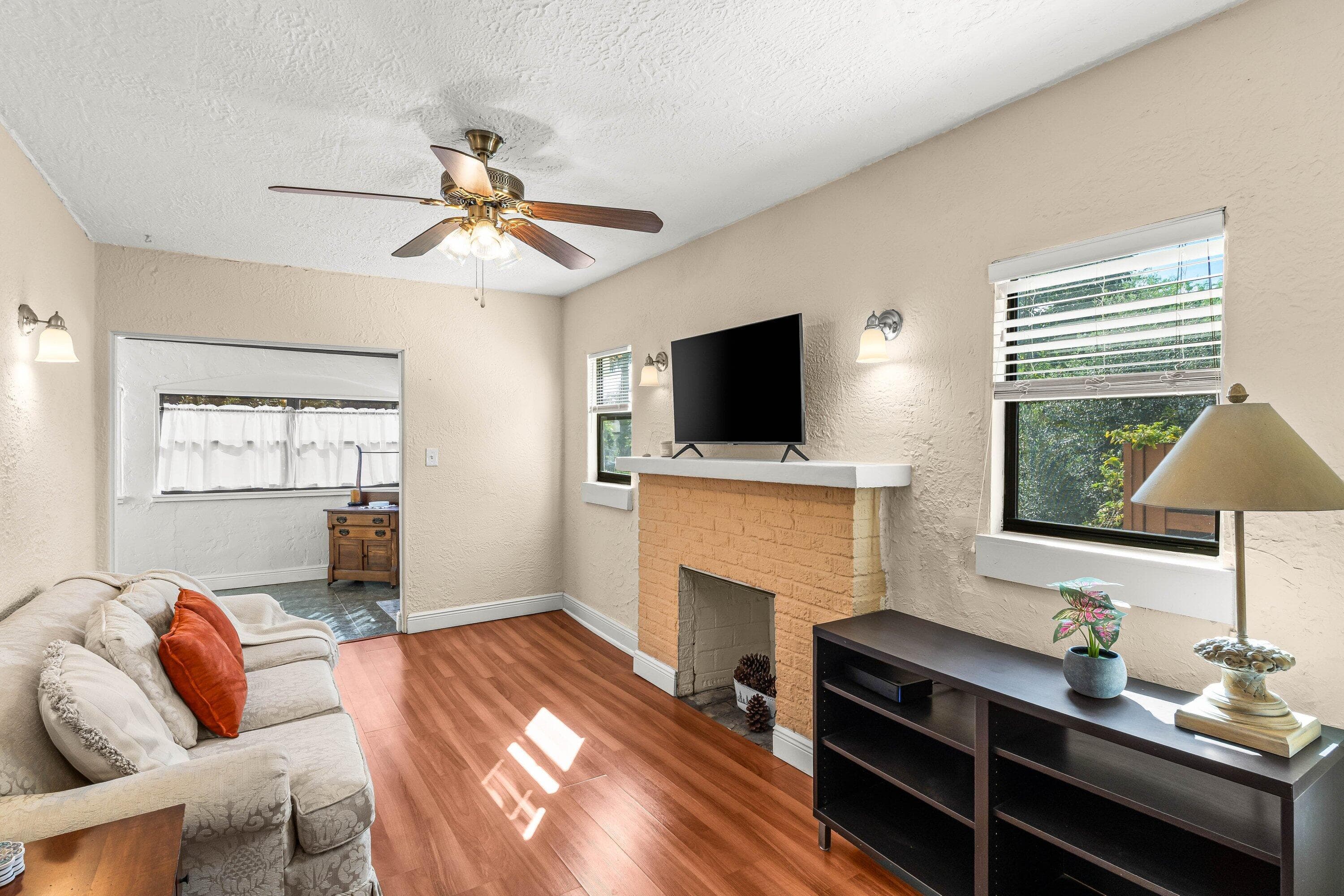 921 S M Street, Lake Worth Beach, FL 33460 3