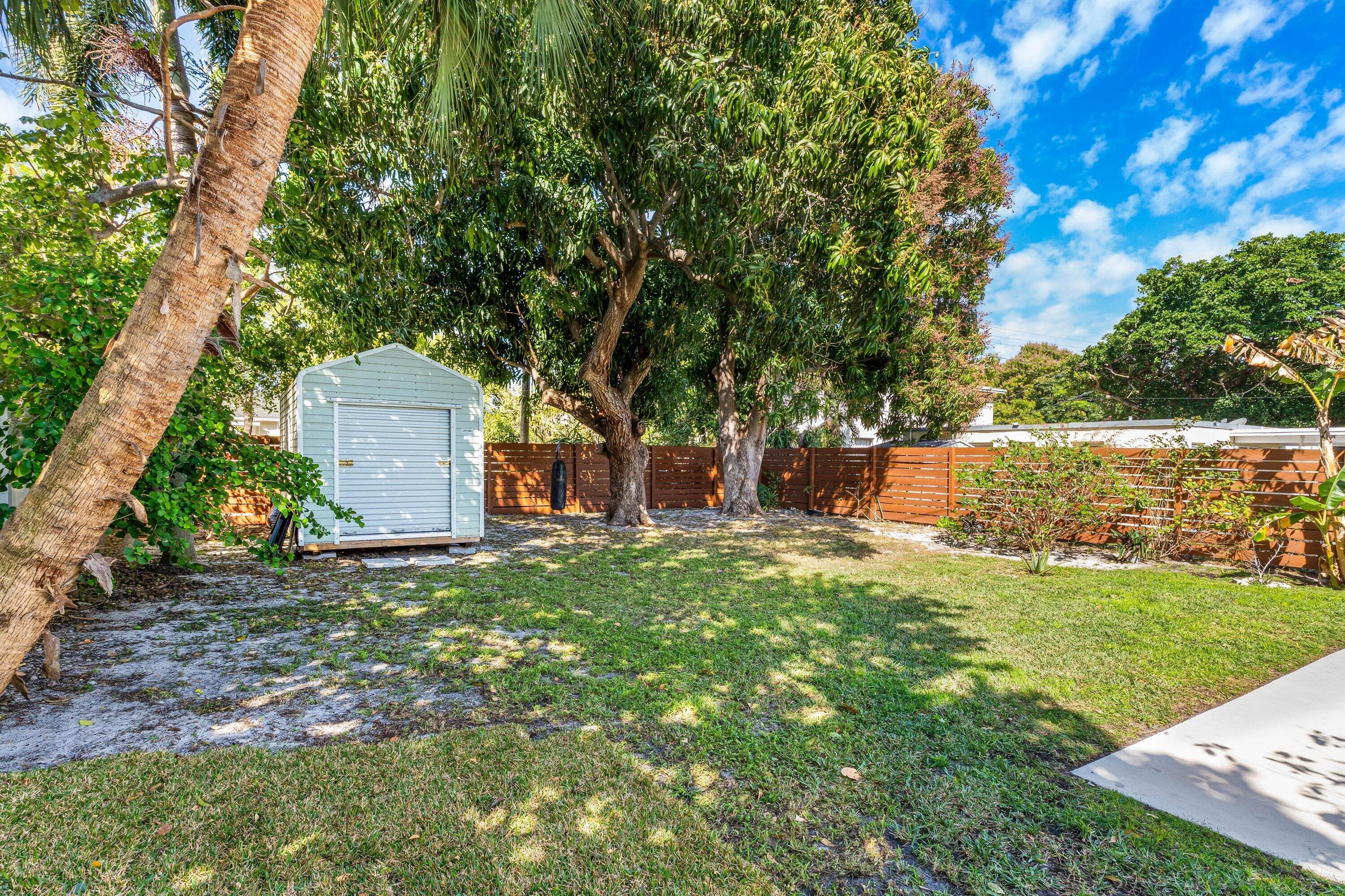 921 S M Street, Lake Worth Beach, FL 33460 37