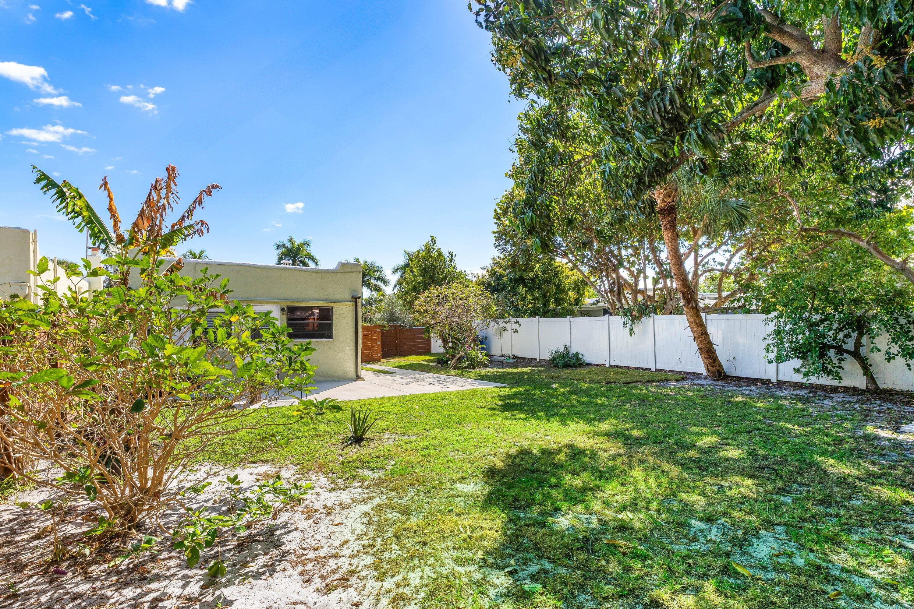 921 S M Street, Lake Worth Beach, FL 33460 35