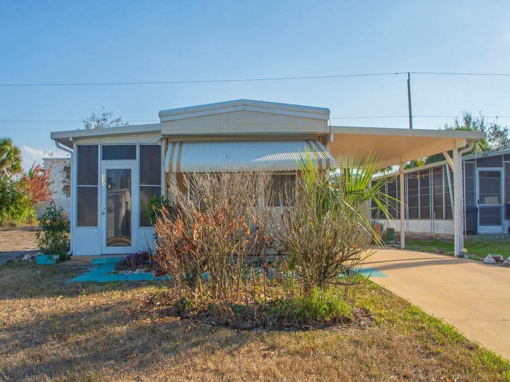 335 NE Tropicalia Lane, Jensen Beach, FL 34957 2