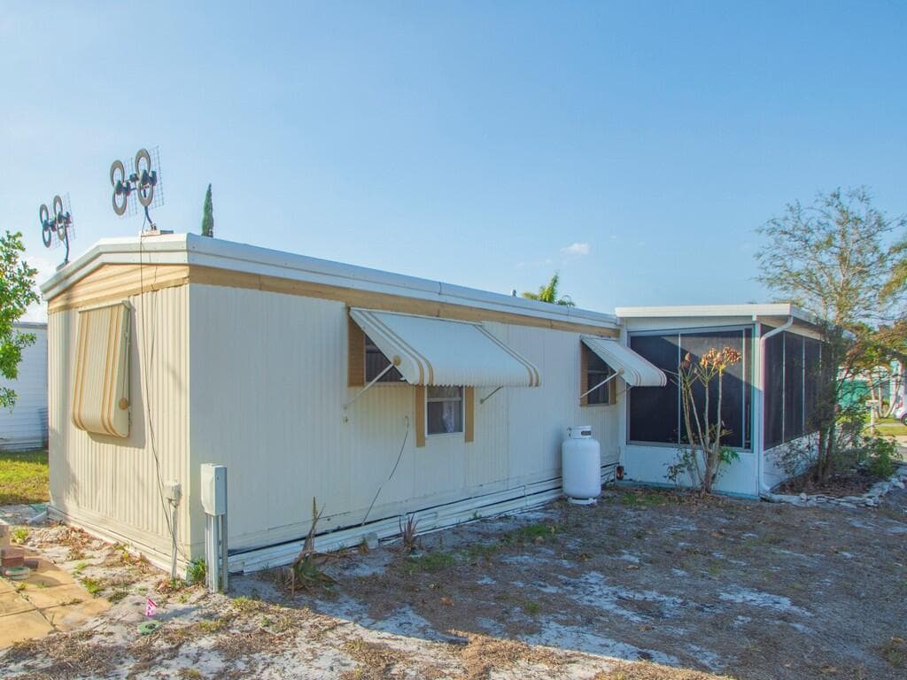 335 NE Tropicalia Lane, Jensen Beach, FL 34957 32