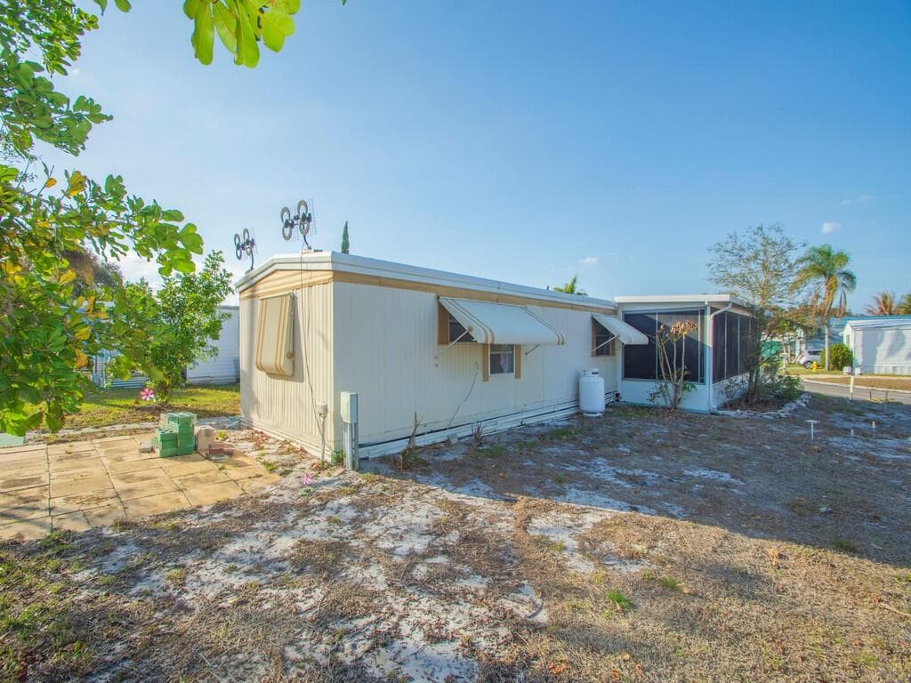 335 NE Tropicalia Lane, Jensen Beach, FL 34957 33