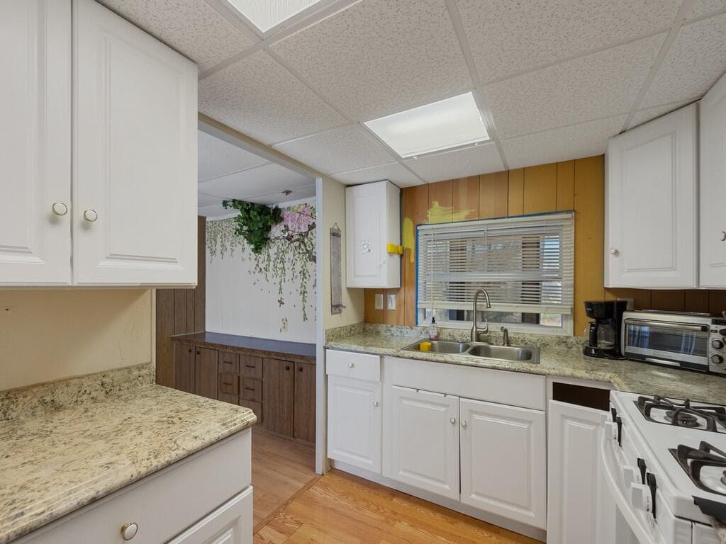 335 NE Tropicalia Lane, Jensen Beach, FL 34957 17