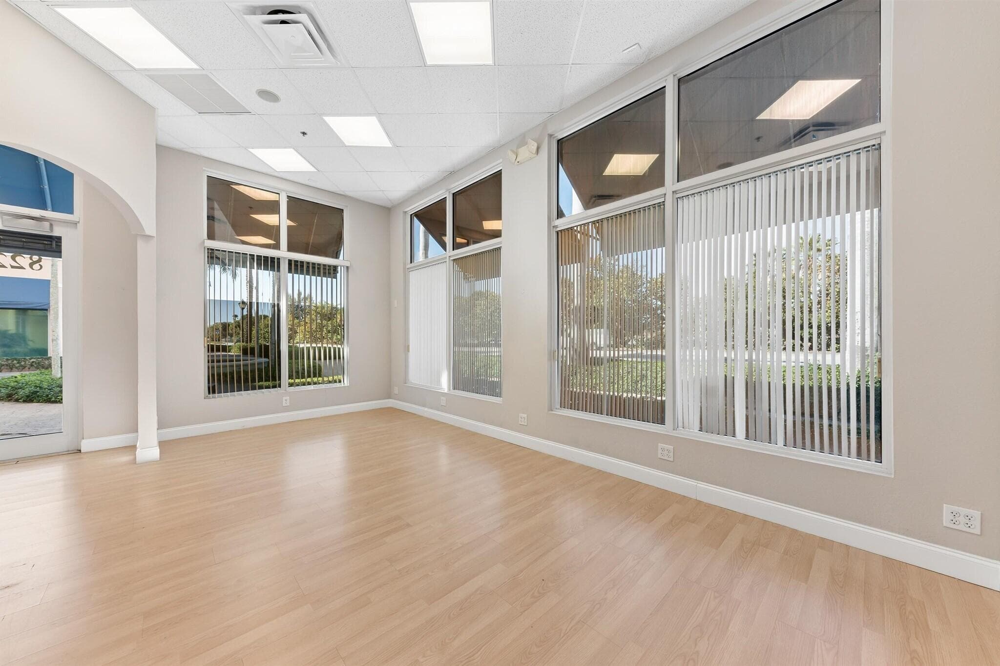 826 N Dixie Highway 11-15, Lantana, FL 33462 3