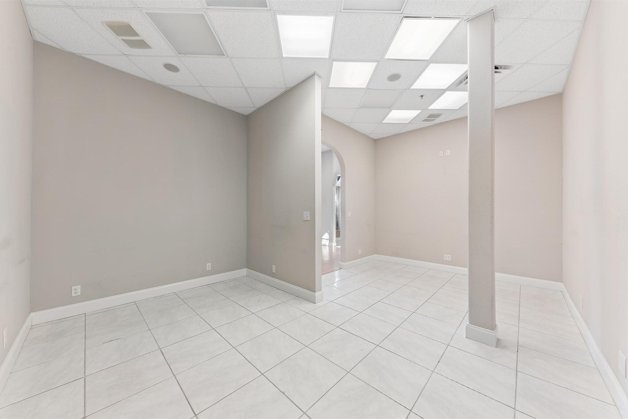 826 N Dixie Highway 11-15, Lantana, FL 33462 9