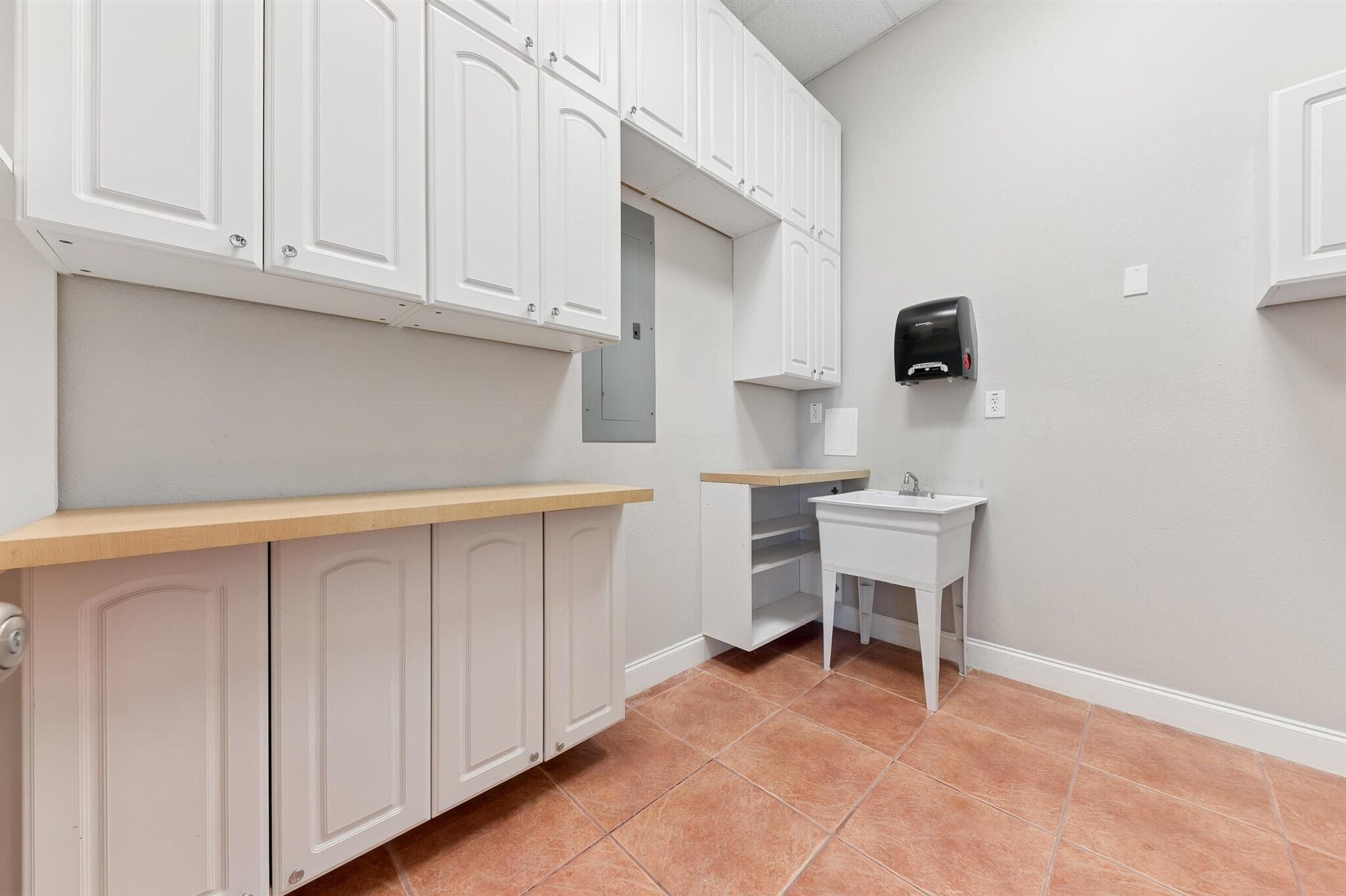 826 N Dixie Highway 11-15, Lantana, FL 33462 12