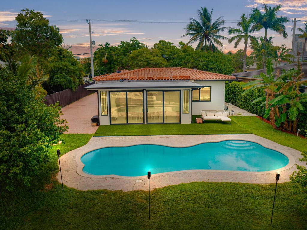 7820 Hawthorne Avenue, Miami Beach, FL 33141 27