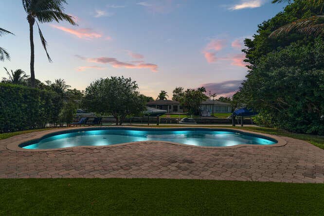 7820 Hawthorne Avenue, Miami Beach, FL 33141 22
