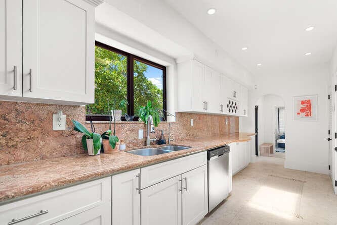 7820 Hawthorne Avenue, Miami Beach, FL 33141 7