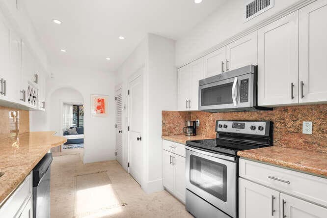 7820 Hawthorne Avenue, Miami Beach, FL 33141 8