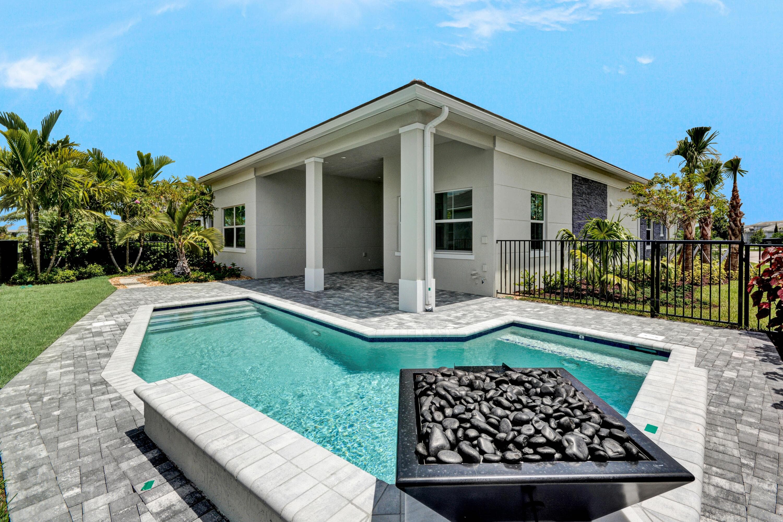 10005 Driftwood Way, Palm Beach Gardens, FL 33412 2