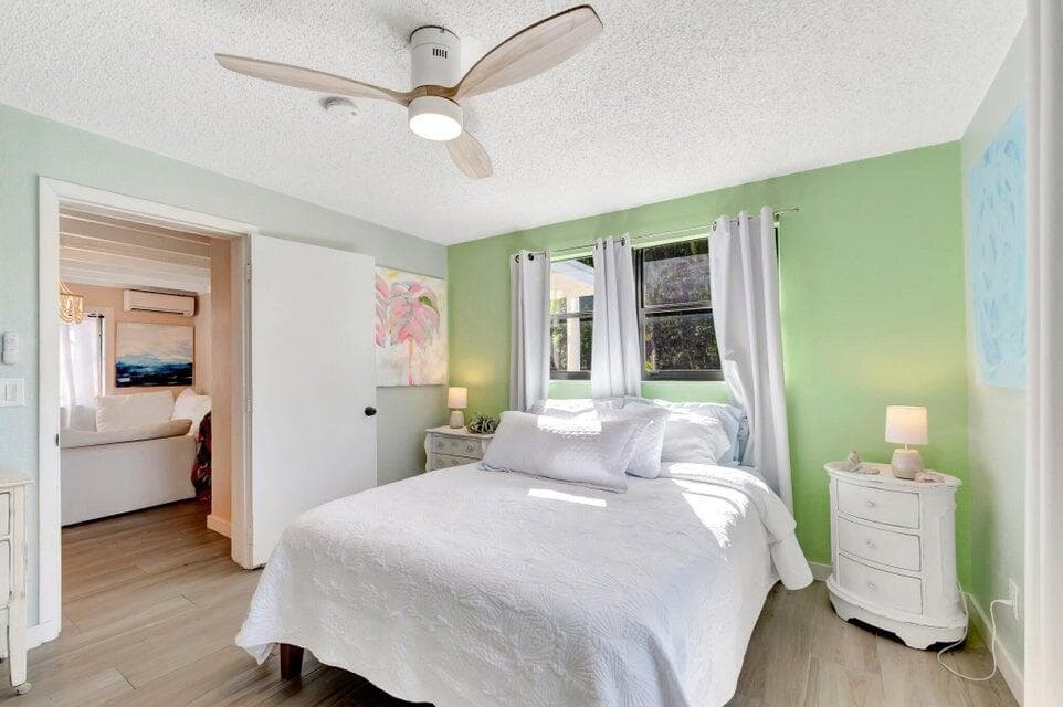 237 SW 3rd Avenue, Delray Beach, FL 33444 24