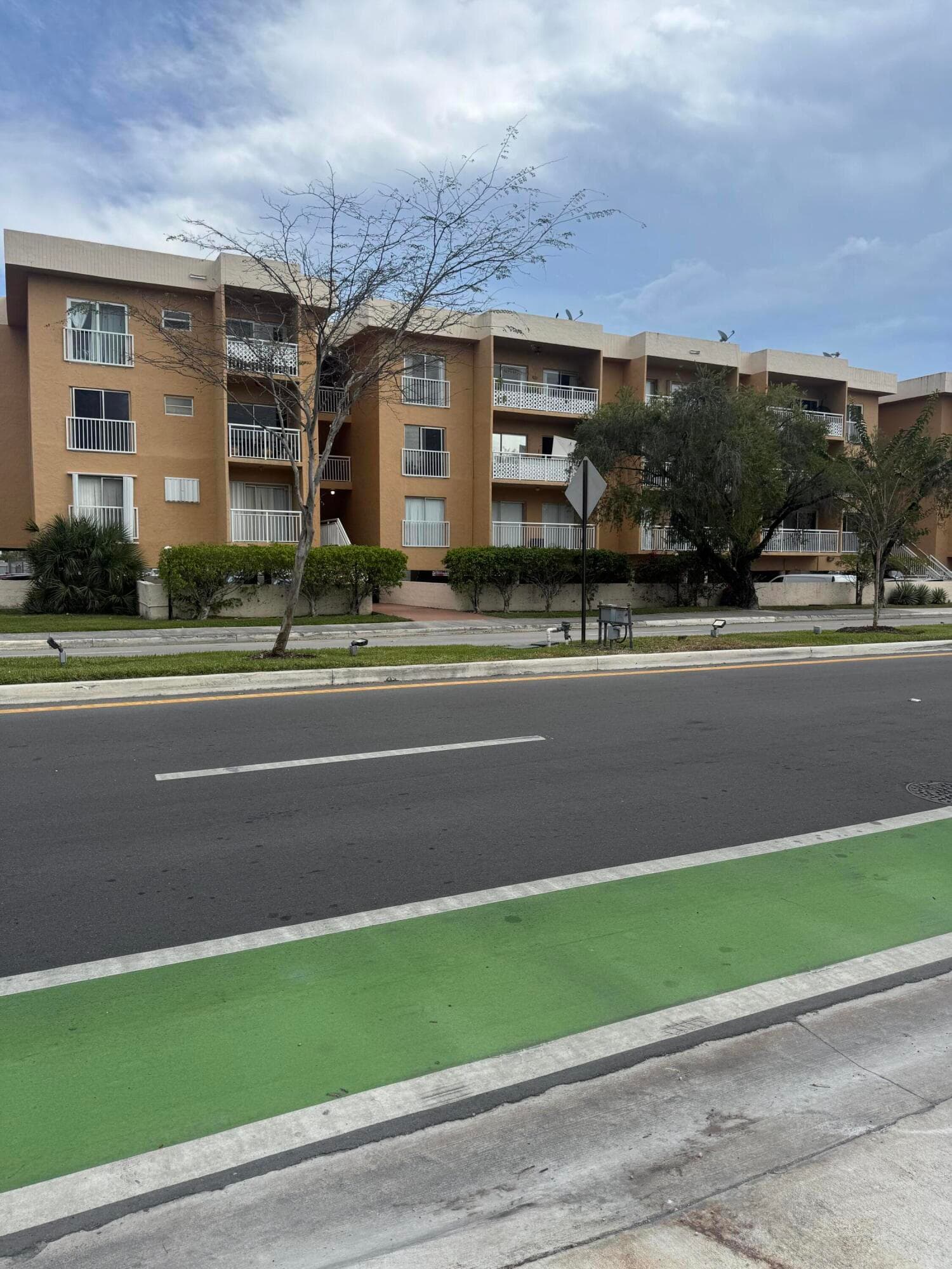 17051 NE 35th Avenue 307, North Miami Beach, FL 33160 2