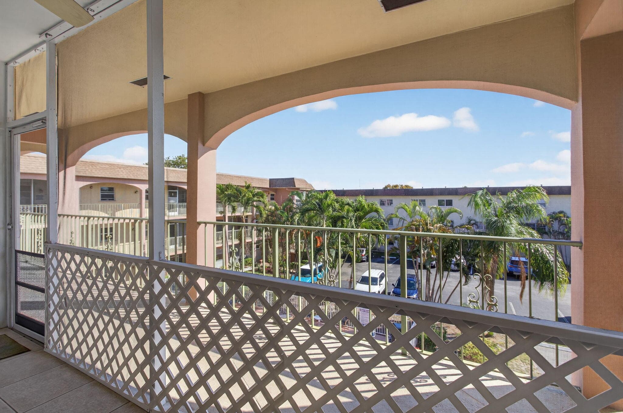 100 SE 6th Avenue 303, Pompano Beach, FL 33060 5
