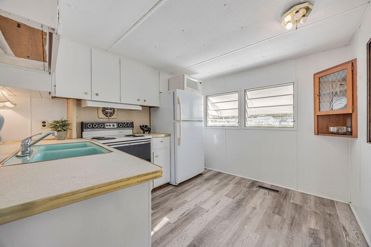 14556 Glenview Drive, Delray Beach, FL 33445 12