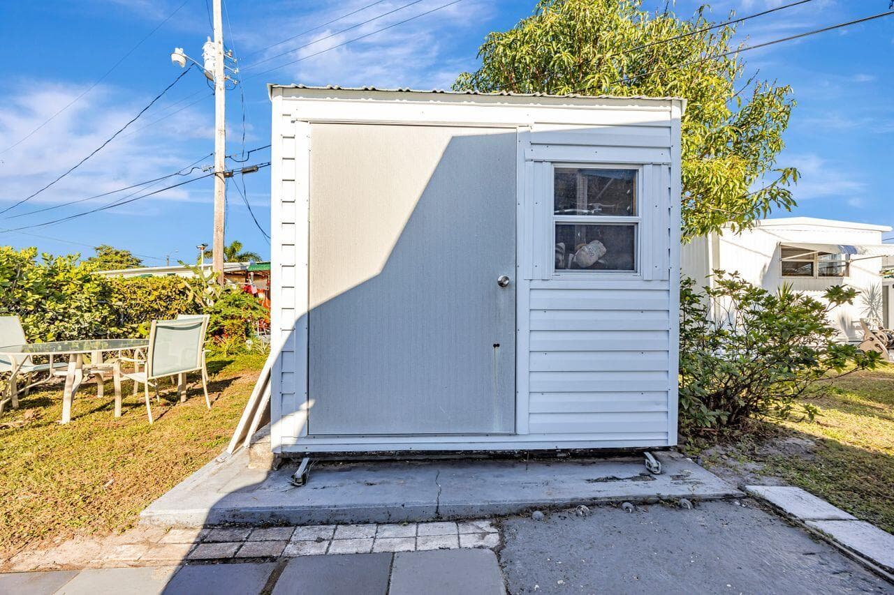 14556 Glenview Drive, Delray Beach, FL 33445 30