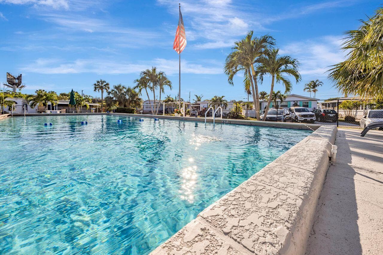 14556 Glenview Drive, Delray Beach, FL 33445 32