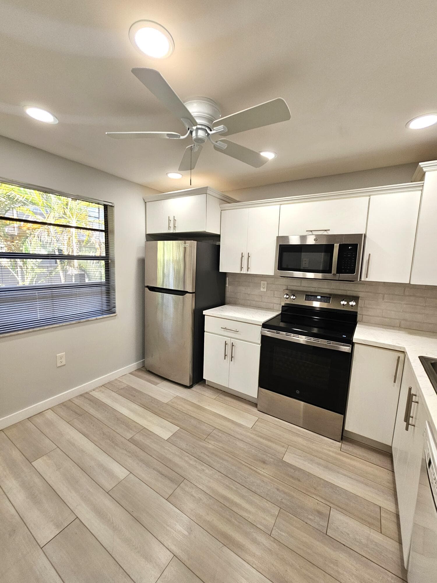 1001 Colony Point Circle 417, Pembroke Pines, FL 33026 11