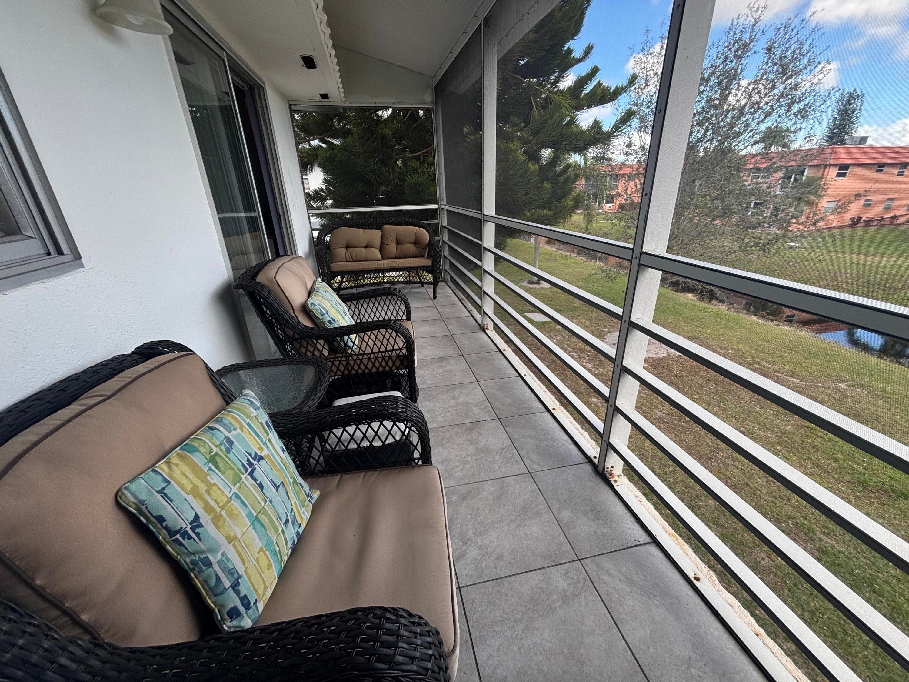 596 Saxony M, Delray Beach, FL 33446 13