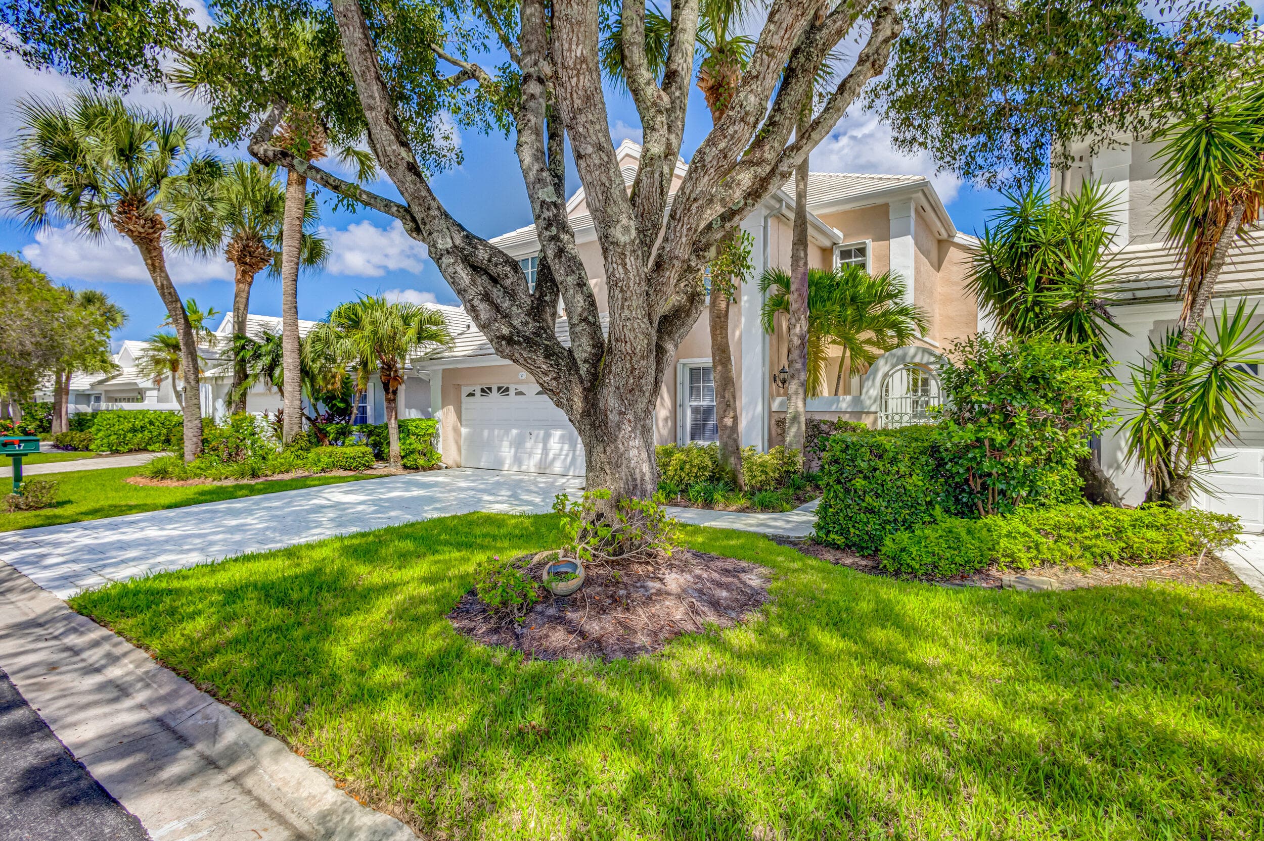 17 Selby Lane, Palm Beach Gardens, FL 33418 2