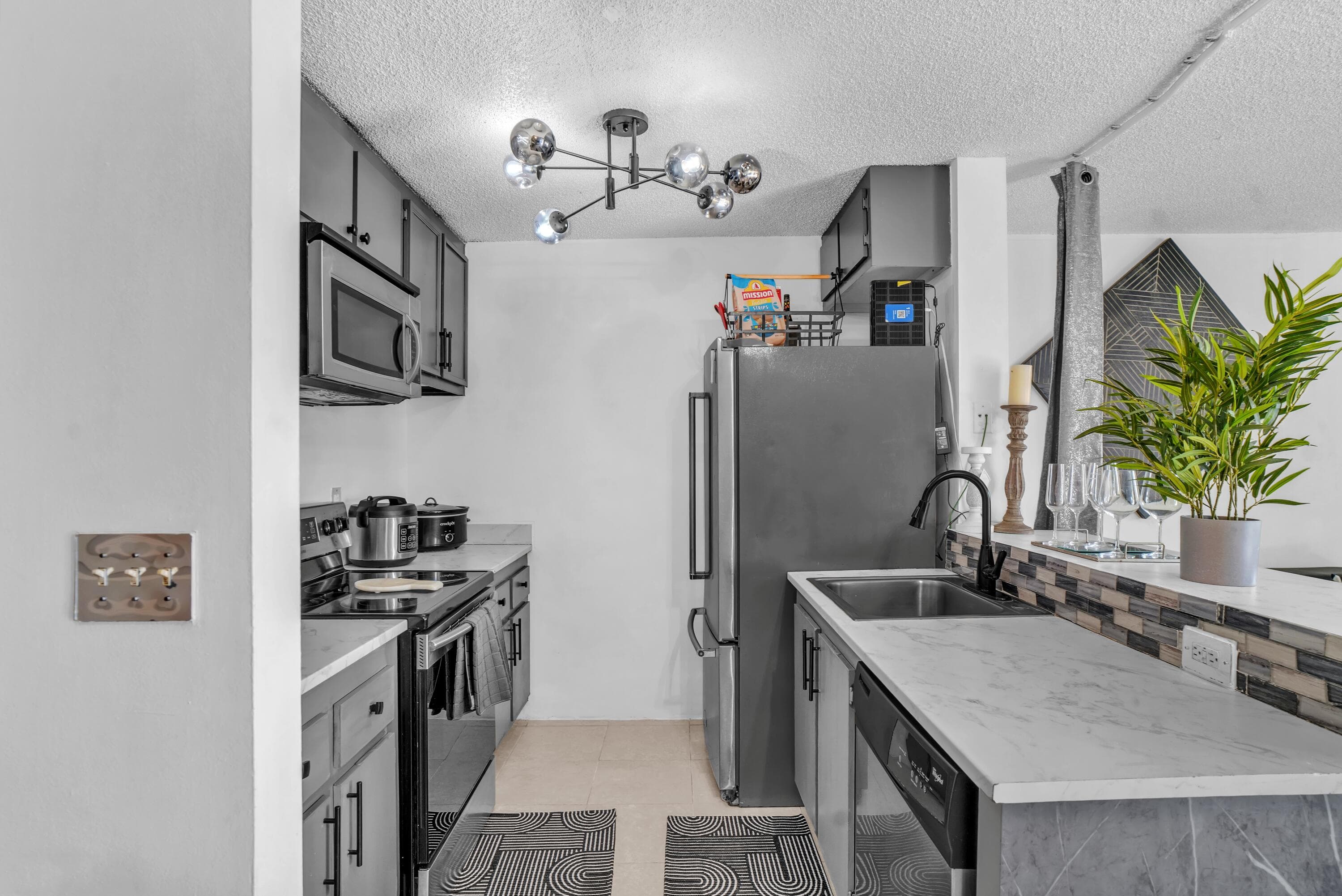 1423 Meadows Circle W, Boynton Beach, FL 33436 15