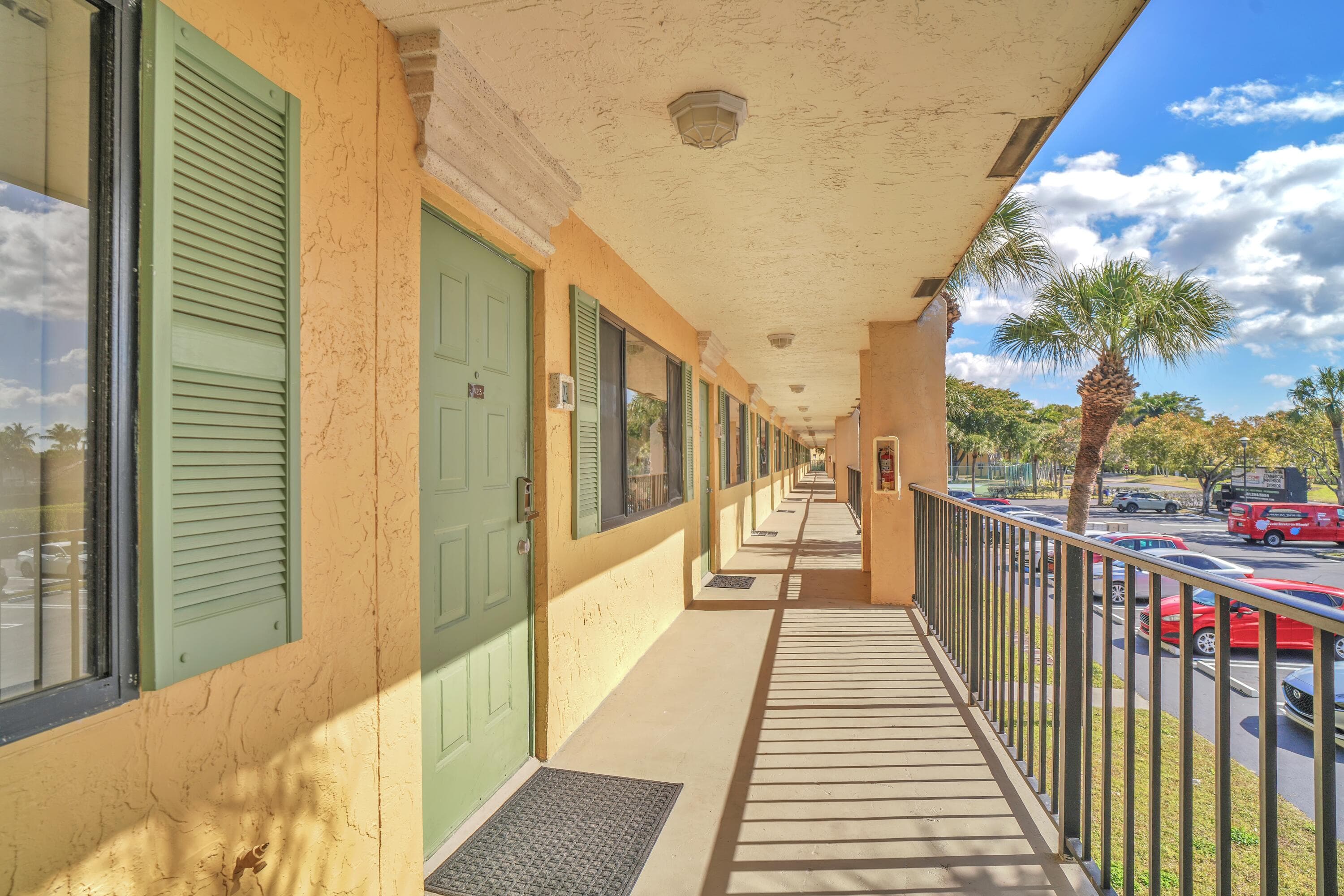 1423 Meadows Circle W, Boynton Beach, FL 33436 2