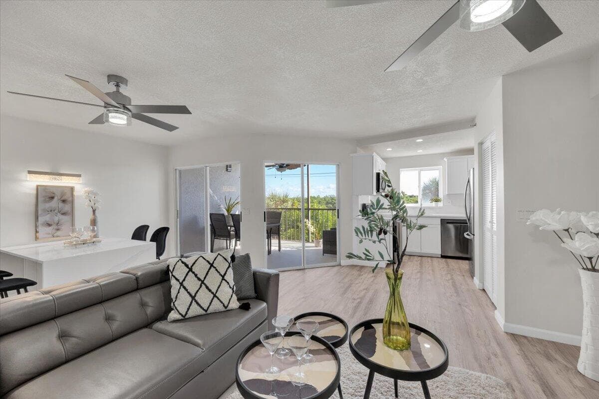 275 Palm Avenue B304, Jupiter, FL 33477 5